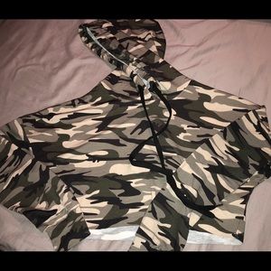 Camo crop top hoodie